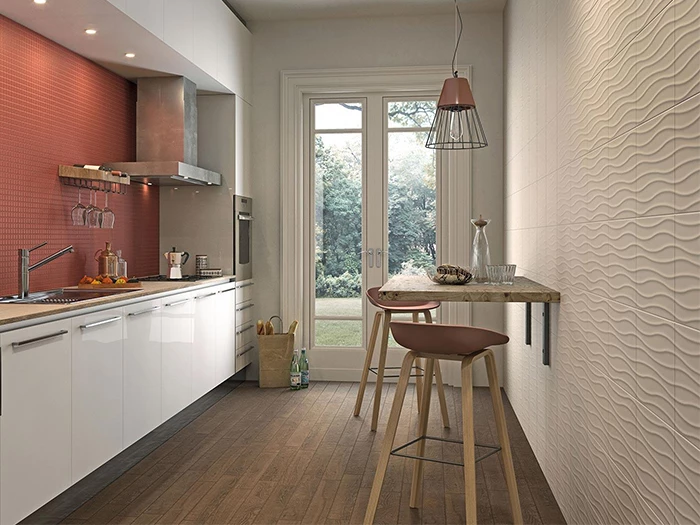 Moderne keuken met houtlook tegelvloer